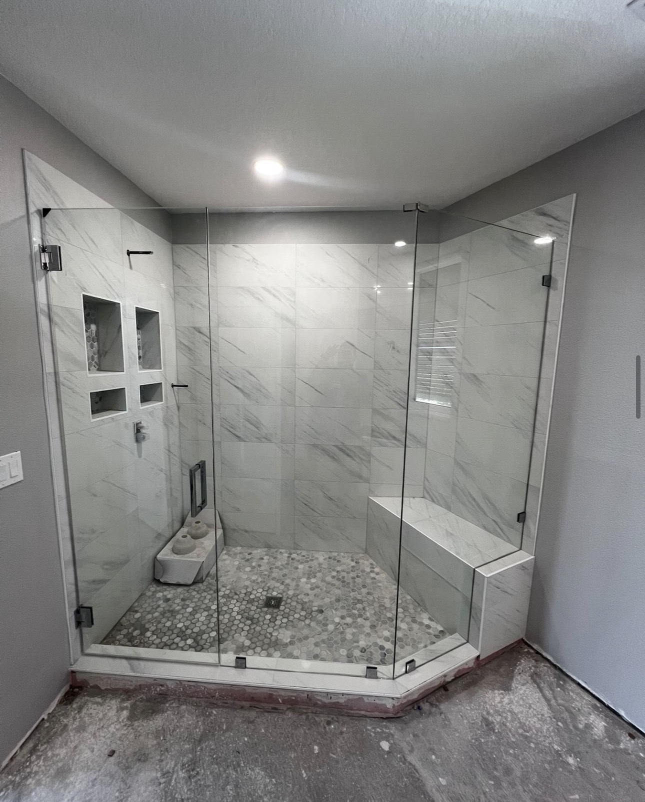 Frameless Neo-Angle Enclosure