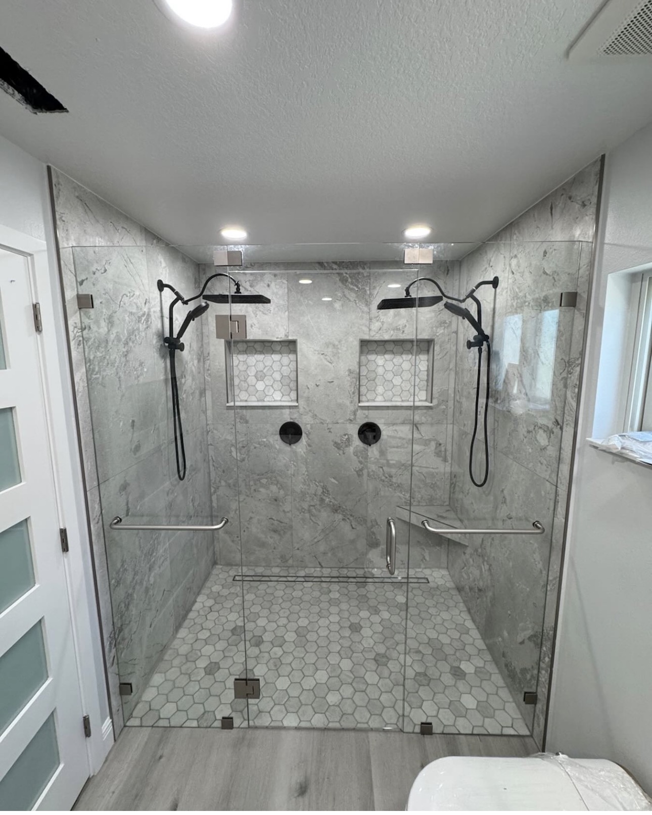 Double Frameless Walk-In